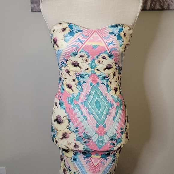 A3 Design Dresses & Skirts - NWT Boutique Floral Print Bodycon Dress Size Small